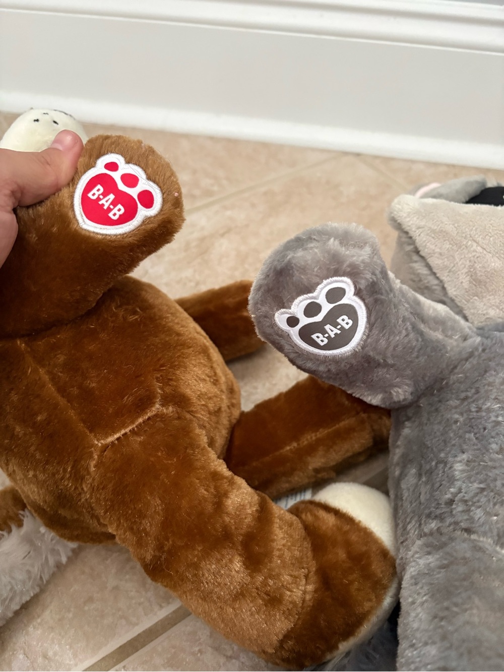 Great Wolf Lodge Build a Bear Plushies set of 2 Wiley Wolf and Oliver Raccoon - Picture 7 of 9